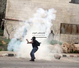 خاص فلسطين اليوم..الاحتلال يعتدي على مسيرة تضامنية مع الأسرى امام معتقل "عوفر"