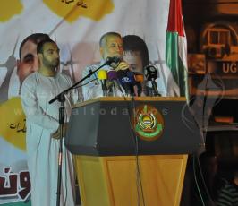 صلاة العشاء ووقفة مع الأسرى أمام مقر المفوض السامي بغزة
