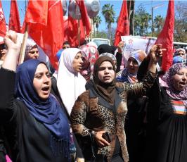 بالصور:في فلسطين.. العمال يحتفلون بيومهم العالمي على طريقتهم الخاصة