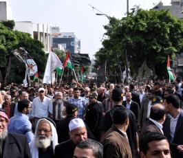 جماهير في المسيرة