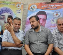 بالصور.. مهجة ا لقدس تنظم خيمة تضامنية مع الأسرى  المضربين أمام الصليب الأحمر