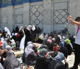 كيف قضي المصلون أوقاتهم في الاقصى المبارك في ظل موجة الحر الشديدة