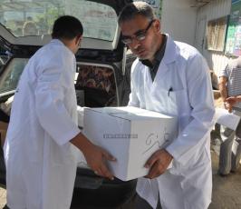 الجهاد تنظم لجان طبية لتقديم الفحوصات والأدوية للمشردين في مراكز الإيواء