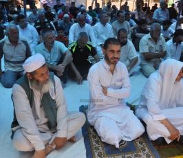  صلاة الجمعة أمام الصليب الأحمر بغزة