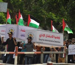 مسيرة نصرة للاسرى الاداريين