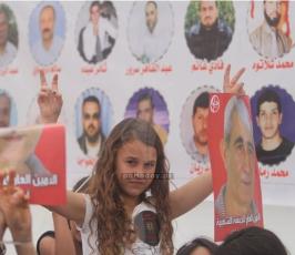 مسيرة للأطفال تضامناً مع الأسرى
