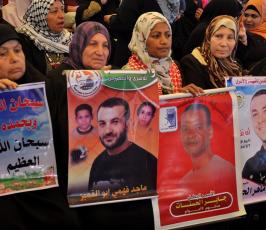 العمل النسائى للجهاد يشارك أمهات الأسرى   ‫(243877565)‬ ‫‬