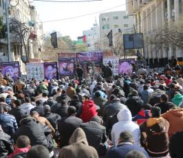 صلاة الجمعة أمام مقر الصليب الأحمر في غزة  ‫(39387658)‬ ‫‬