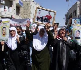 مسيرة حاشدة وسط القدس المحتلة تضامنا مع الأسرى في معركة الأمعاء الخاوية