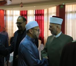 بالصورتكرم مقرئ المسجد الأقصى والابراهيمي الشيخ محمد رشاد الشريف ‫(30373271)‬ ‫‬