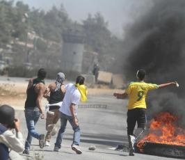 مواجهات عنيفة امام معتقل عوفر