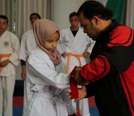 مكفوفون يمارسون لعبة الكاراتيه بمدينة غزة ‫(39191055)‬ ‫‬