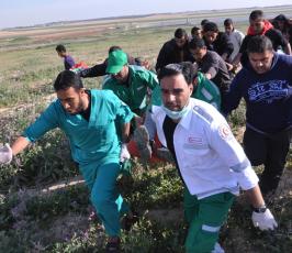 بالصور:مواجهات بين شبان فلسطينيين وقوات الإحتلال شرق المقبرة الشرقية وقرب ناحال العوز