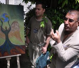 بالصورمعرض فني للرسم نظمه الصليب الأحمر بغزة عن احترام المهام الطبية  ‫(220537797)‬ ‫‬