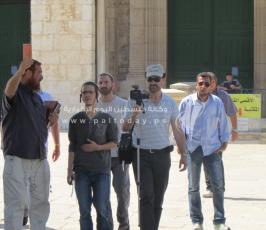 طواقم إعلامية وجماعات يهودية متطرفة تقتحم المسجد الأقصى