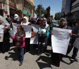 خاص فلسطين اليوم..أهالي الأسرى المعتقلين في سجون السلطة يعتصمون وسط رام الله للمطالبة بالإفراج عنهم