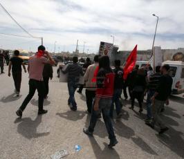 خاص فلسطين اليوم..الاحتلال يقمع "مسيرة يوم الارض" في قلنديا