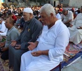 الجهاد الإسلامي يصلي العيد أمام منزل الشهيد الإعداد كامل الإعداد بغزة ‫(37945883)‬ ‫‬