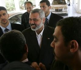 هنية بزيارة لهناء شلبى واستقبال جماهيرى حاشد لها بغزة