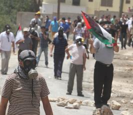 خاص فلسطين اليوم..قوات الاحتلال تقمع مسيرة كفر قدوم المنددة بالاستيطان