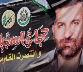 أهالي الأسرى يواصلون الاعتصام في الصليب الأحمر