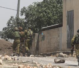 خاص فلسطين اليوم..قوات الاحتلال تقمع مسيرة كفر قدوم المنددة بالاستيطان