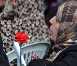 بالصور:العمل النسائي بحركة الجهاد تنظم وقفة في يوم المرأة العالمي أمام المندوب السامي