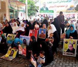 الاعتصام الاسبوعى لاهالى الاسرى بالصليب الاحمر بغزة