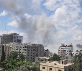 أعمدة الدخان جراء استمرار القصف الصهيونى على غزة