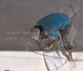 بالصور: في يومهم العالمي.. العمال يكسرون الحصمة لتوفير قوتهم