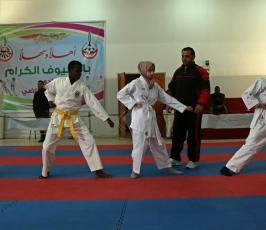 مكفوفون يمارسون لعبة الكاراتيه بمدينة غزة ‫(39191044)‬ ‫‬