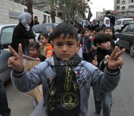 أطفال الجنازير