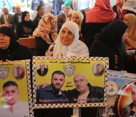 اهالي المعتقلين أمام مقر اللجنة الدولية للصليب الأحمر بمدينة غزة (8)