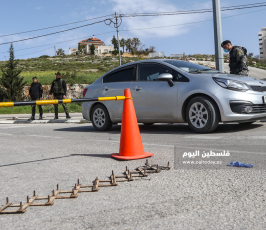 حواجز للامن الفلسطيني تفصل بين القرى والمخيمات وبين المدن فيروس كورونا. (5).png