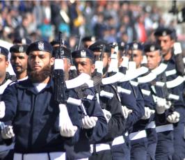 بالصور:وزارة الداخلية بغزة تخرج دورة شرطية بعنوان "مظلة الوطن"