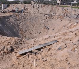 بالصور آثار القصف الصهيوني على مناطق متفرقة في قطاع غزة الليلة