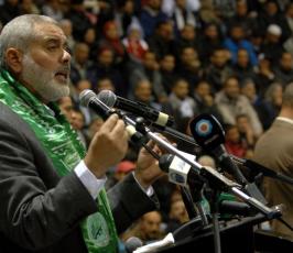 رئيس الوزراء الفلسطيني اسماعيل هنية يتحدث بكلمة أمام جمهور حاشد في تونس العاصمة