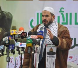صلاة الجمعة امام مقر المفوض العام لحقوق الانسان بمشاركة الفصائل ووفد مصري
