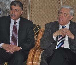 الدكتور الهندي يستقبل وفد المحامين العرب في مكتبه