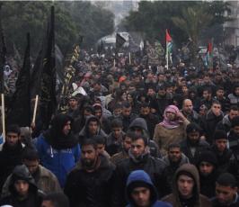 جماهير حاشدة شاركت في مسيرة نظمتها الجهاد رفضاً لخطة كيري التصفوية