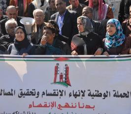 بالصور:وقفة نسائية وسط مدينة غزة تطالب بإنهاء الانقسام