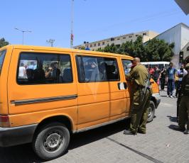  حاجز اسرائيلي وسط قطاع غزة  ‫(35652124)‬ ‫‬