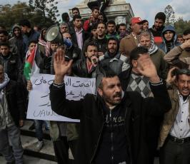  صيادين ومزارعين نظموا مسيرة للمطالبة برفع الحصار ‫(40501764)‬ ‫‬