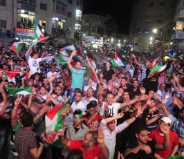 احتفالات في رام الله بعد فوز المنتخب الفلسطيني على نظيره الفلبيني (1-0)