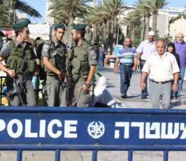 تدفق عشرات الالاف من المصلين على القدس القديمة لاداء صلاة الجمعة