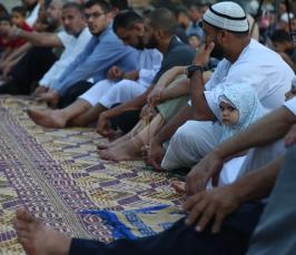 الجهاد الإسلامي يصلي العيد أمام منزل الشهيد الإعداد كامل الإعداد بغزة ‫(37945898)‬ ‫‬