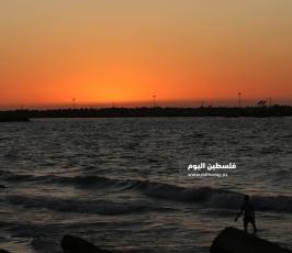 غروب الشمس على شاطى بحر مدينة غزة (3).jpg