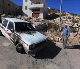 مستوطنون يحرقون 3 سيارات فلسطينية ويكنبون شعارات على جدار المسجد في قرية برقة شرق مدينة رام الله‏