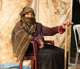  امرأه ثمانينية تشارك في مسيرات العودة شرق قطاع غزة ‫(1)‬ ‫‬.JPG