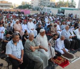  آلاف المواطنين يؤدون صلاة العيد بدعوة من الجهاد . ‫(41353754)‬ ‫‬.jpeg